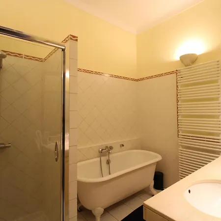 Villa Cottage Reine, Rc Jardin Apartment