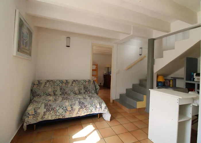 Reine, Rc Jardin Apartment Cannes