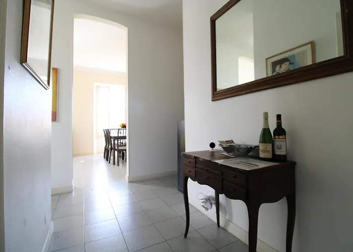 Reine, Rc Jardin Apartment Cannes