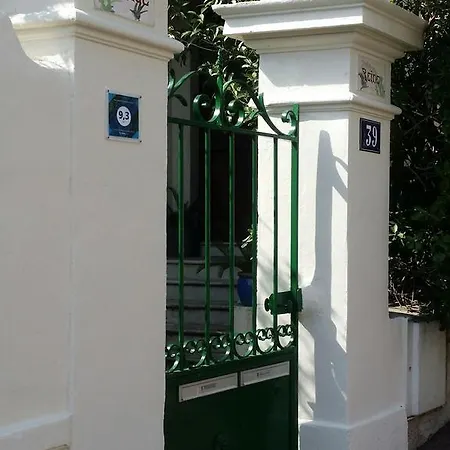 Reine, Rc Jardin Апартаменты